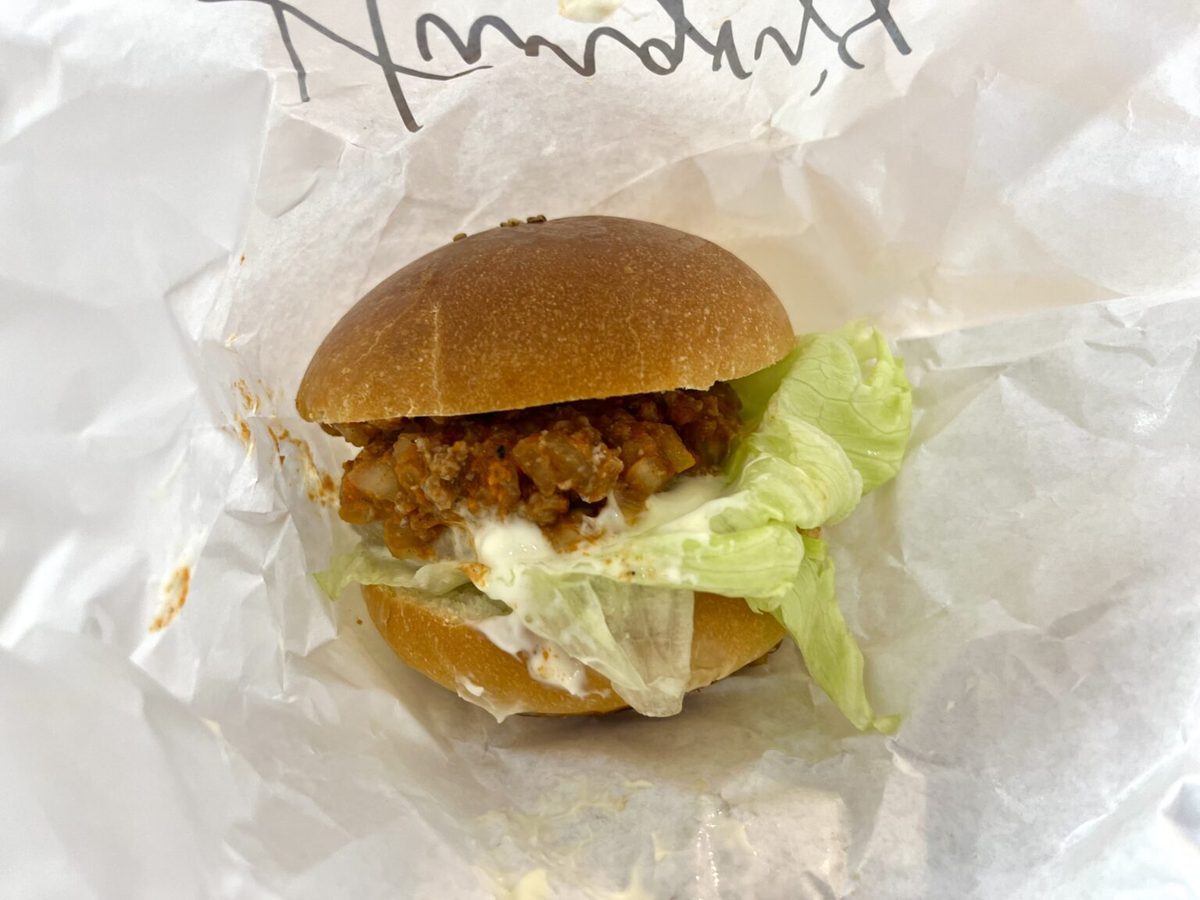 地元のパン屋さんのからあげバーガー