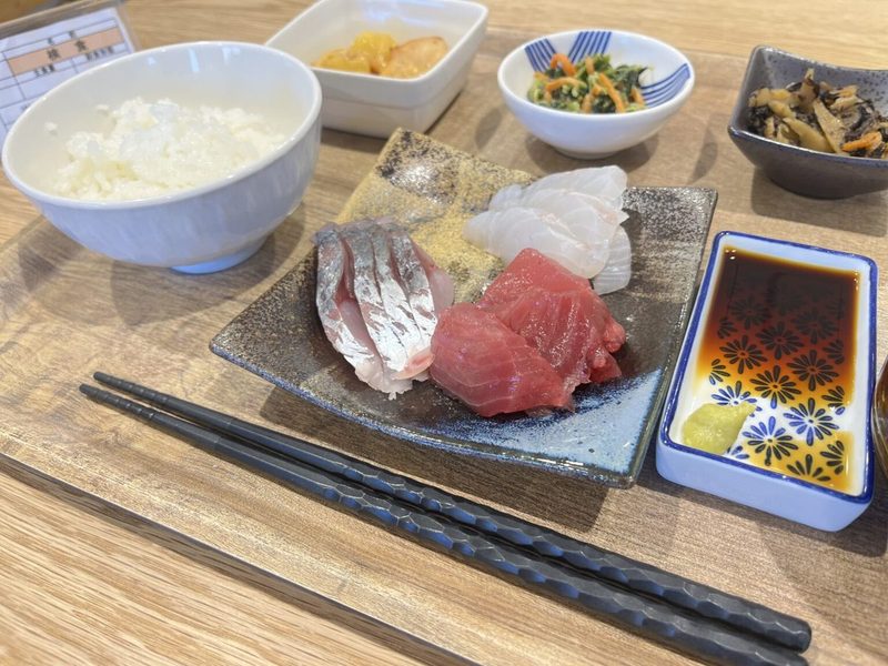 ハレの日食堂で提供された旬のお刺身の膳